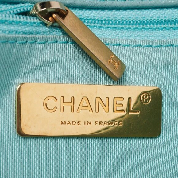 Chanel Green Quilted Lambskin Leather Chanel 19 Small Flap Bag - Picture 8 of 11